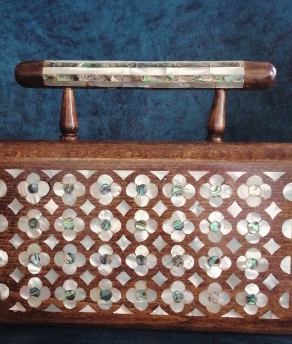 حقيبة خشبية مصنوعة يدويا